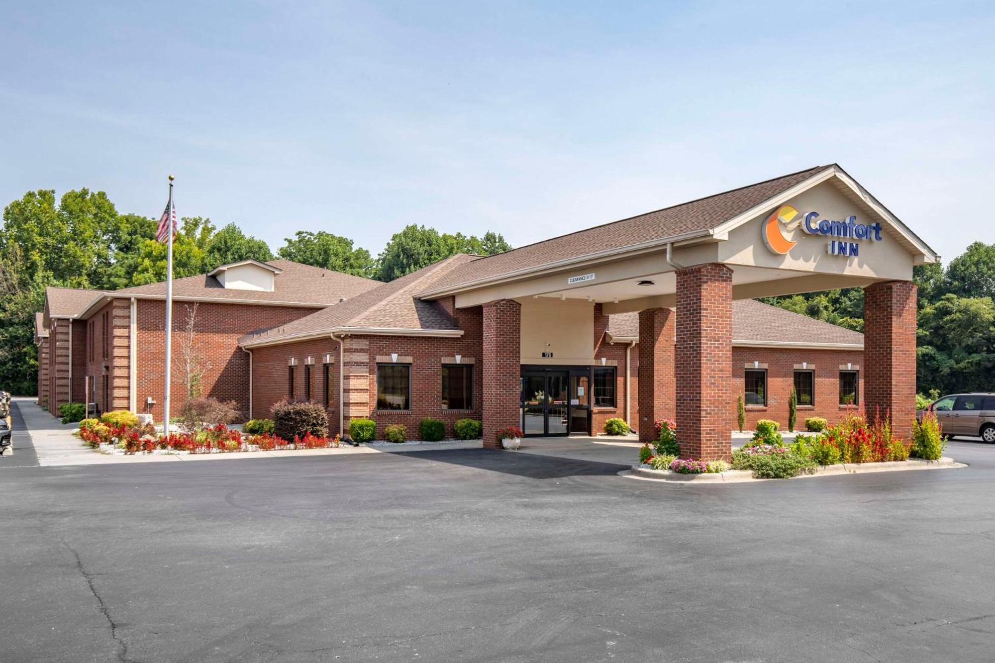 Comfort Inn Near Downtown & Blue Ridge Pkwy Marion Buitenkant foto