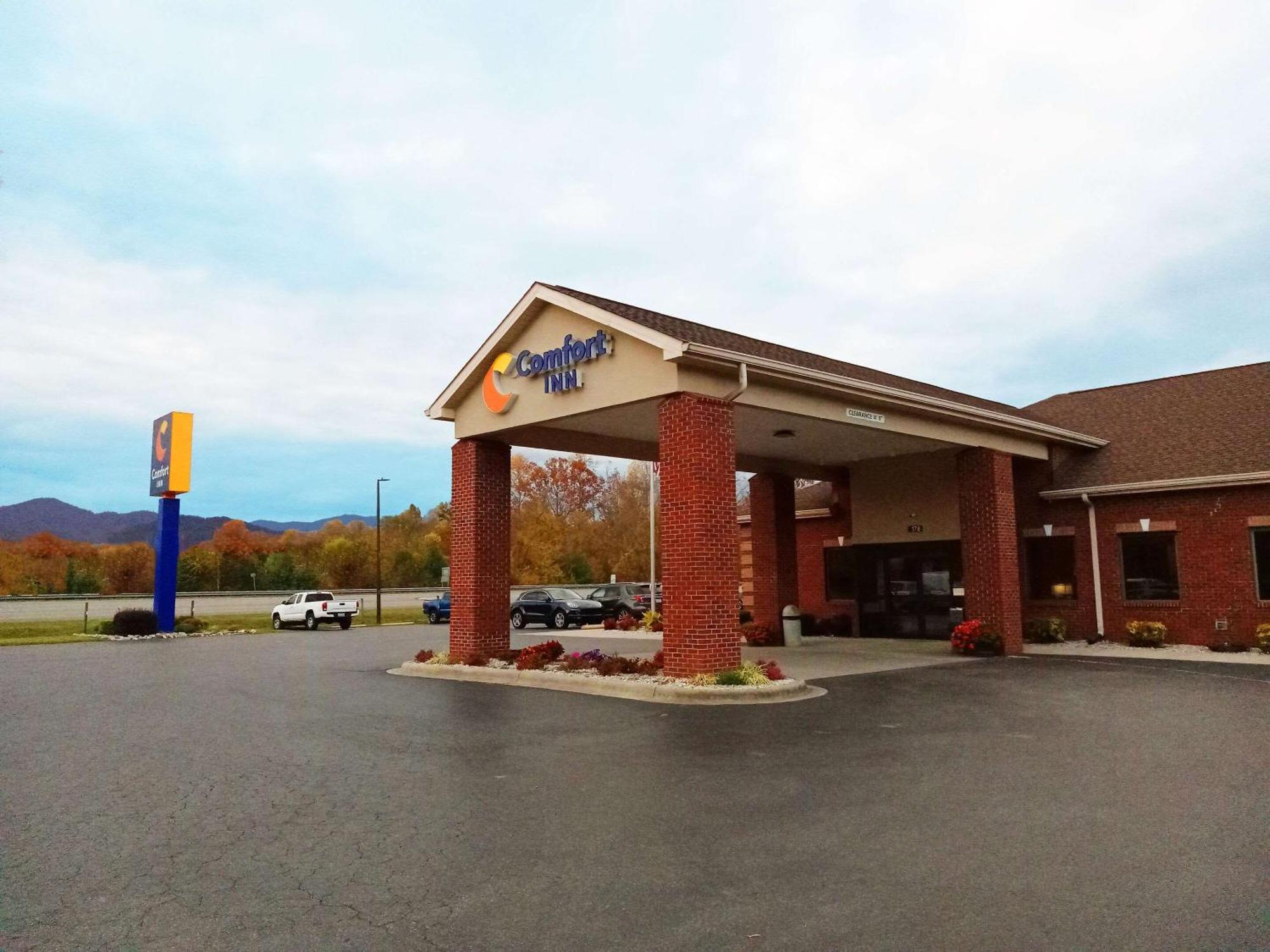 Comfort Inn Near Downtown & Blue Ridge Pkwy Marion Buitenkant foto